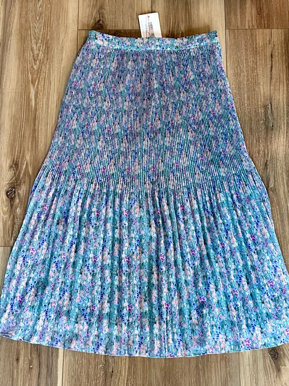 skies are blue // pleated floral midi skirt